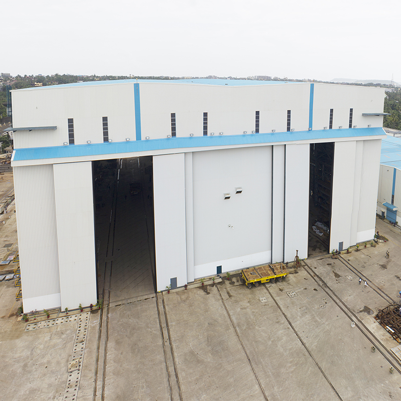 Heavy duty shipyard door for large industrial openings